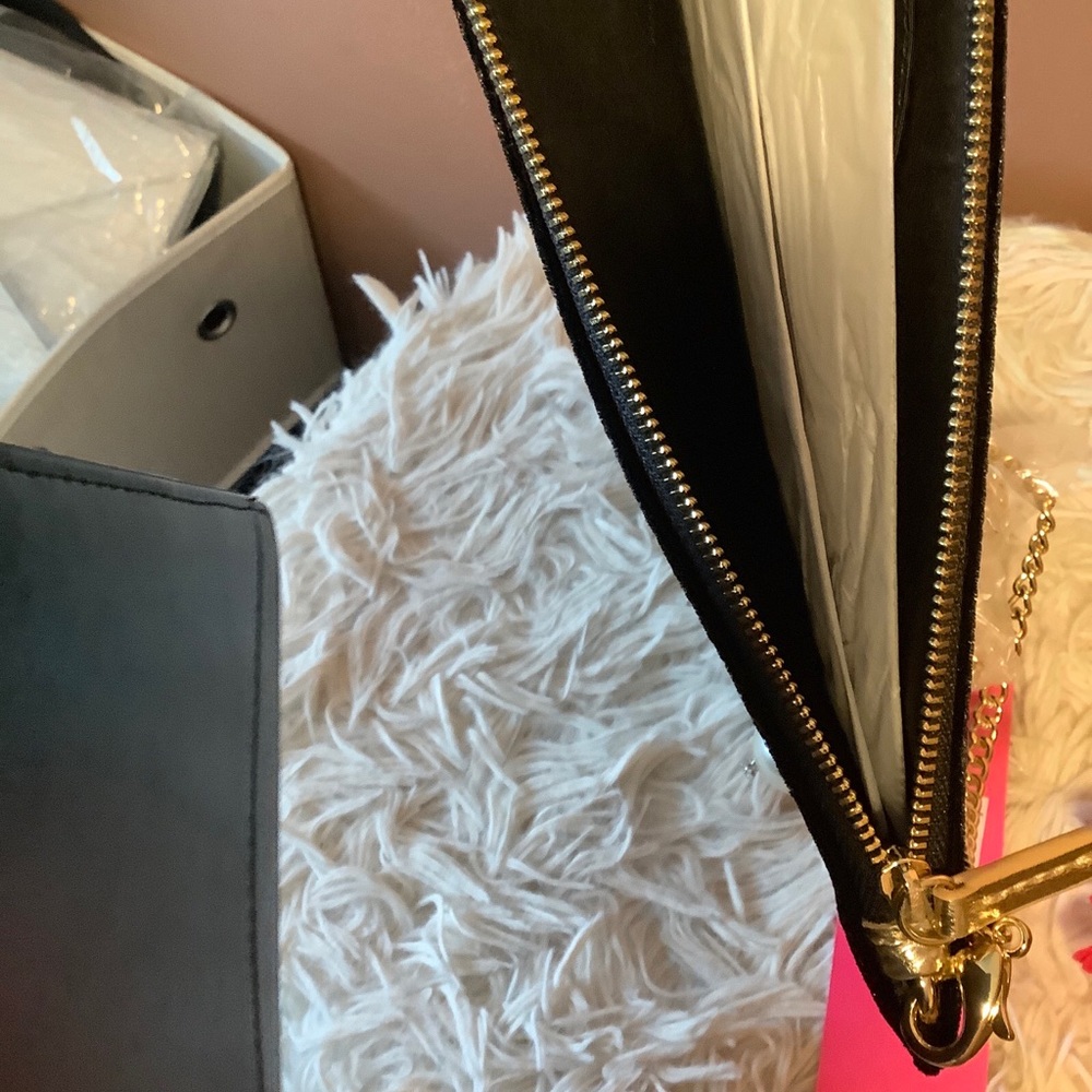 Lilly Pulitzer - Velvet Crusin Crossbody - ONYX - Picture 5 of 7